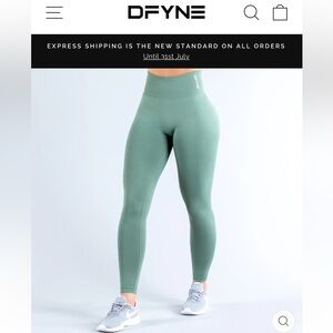 DFYNE dynamic leggings size small in forest green